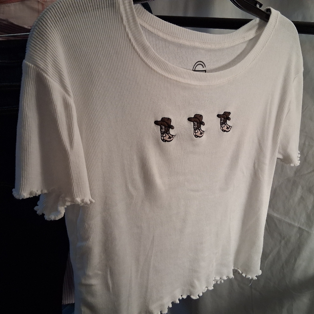 Social Culture White Cropped T-Shirt Applique Cowboy Hat/Boot  Design